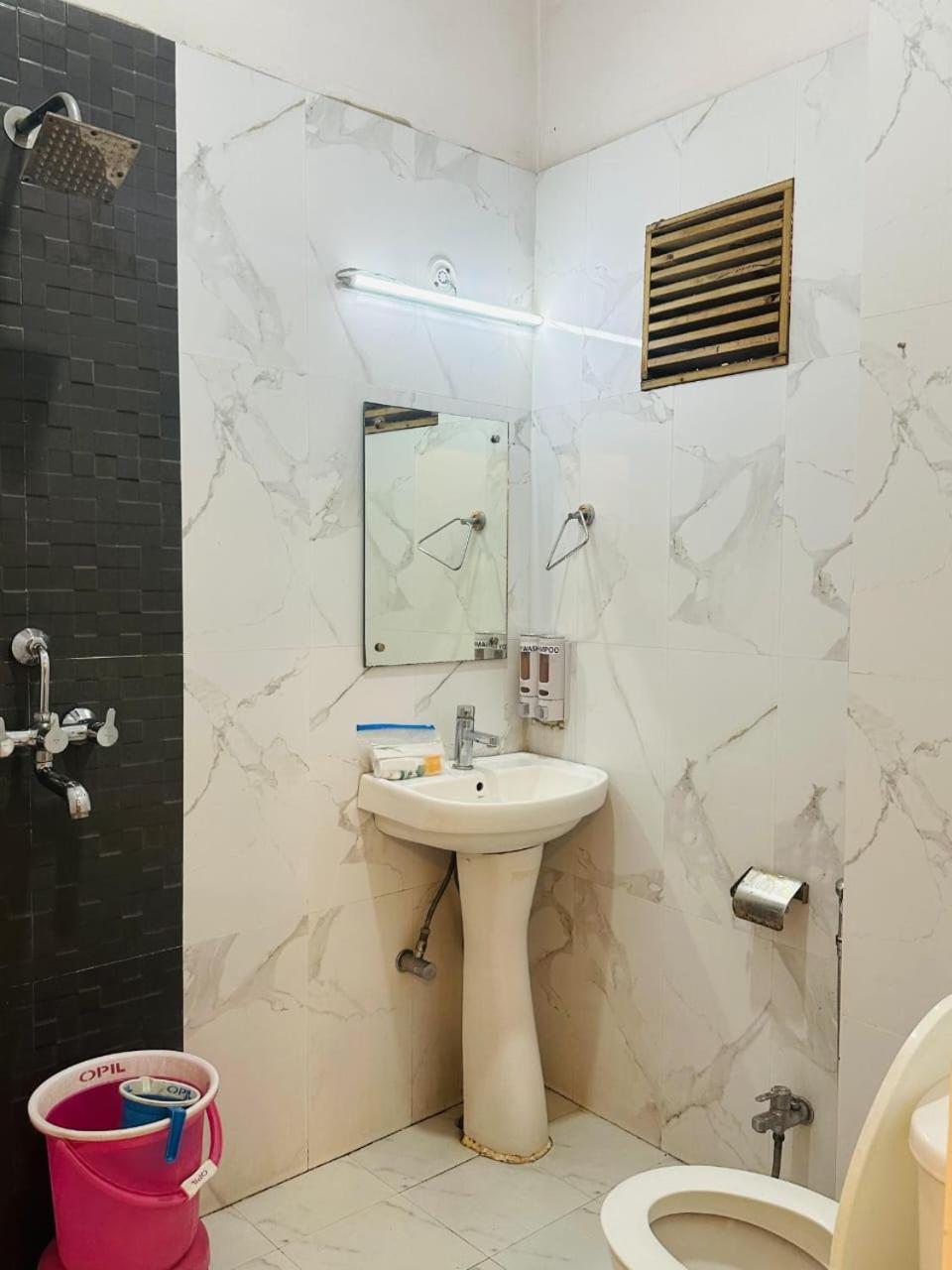 Hotel Deva Inn Waranasi Zewnętrze zdjęcie