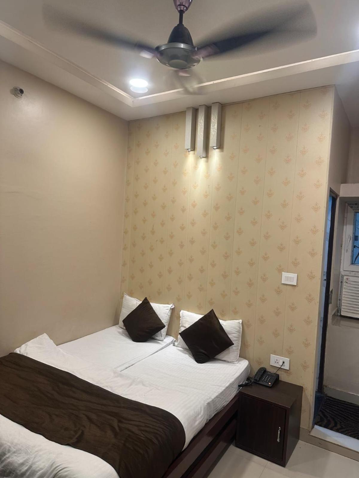 Hotel Deva Inn Waranasi Zewnętrze zdjęcie