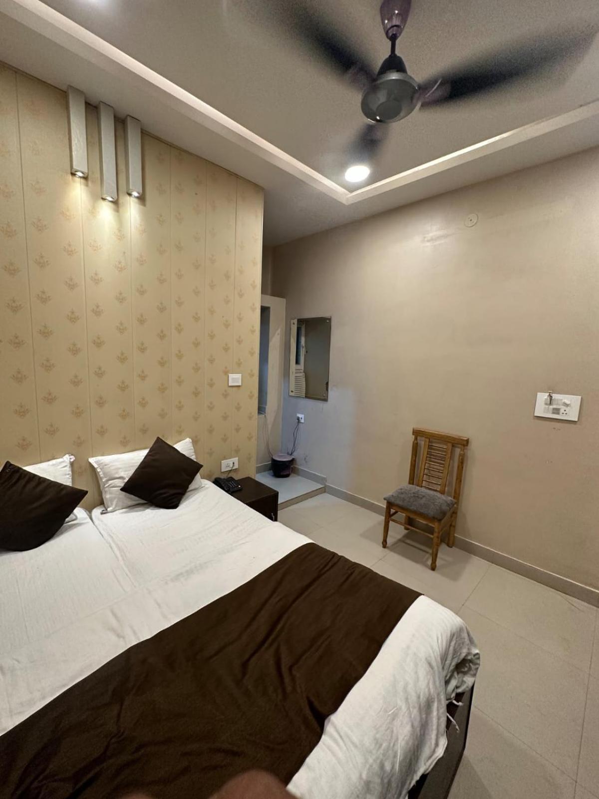 Hotel Deva Inn Waranasi Zewnętrze zdjęcie