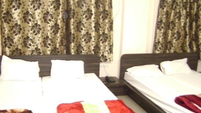 Hotel Deva Inn Waranasi Zewnętrze zdjęcie